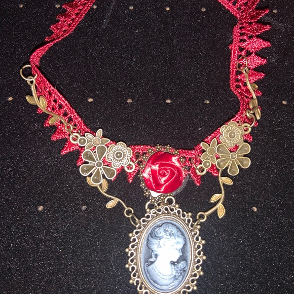 Choker - Picture 2 of 8